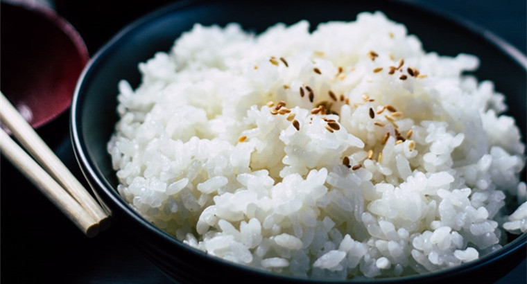 how long can cooked rice sit out